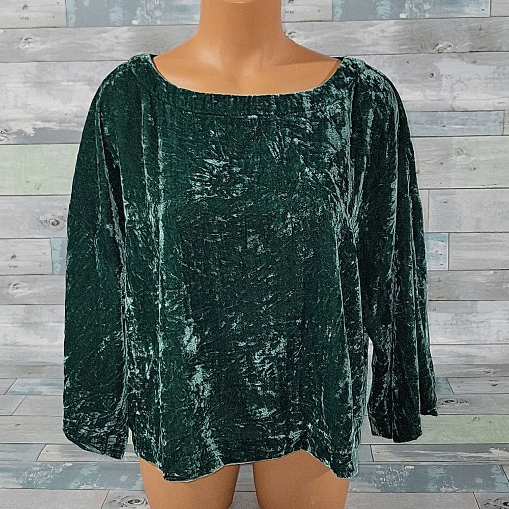 Cupcakes and Cashmere Green Shirt/Top sz Medium